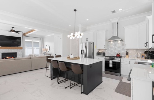 San Juan House | 4 Master Bedrooms - Large Private Pool With Spillover Spa