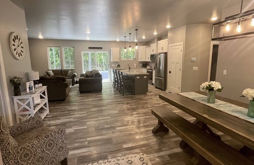 Egg Harbor House | 4 Master Suite Home that Sleeps 12 in the Heart of Door County ~ Hot tub