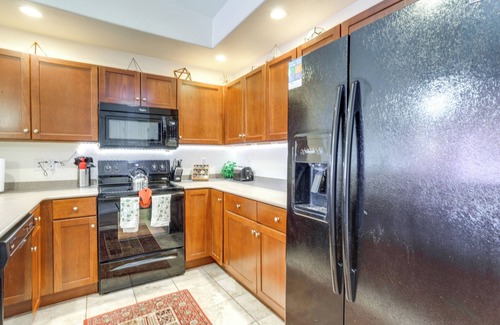 Dupont Condo | 4 Mi to Airport: Convenient Denver Condo