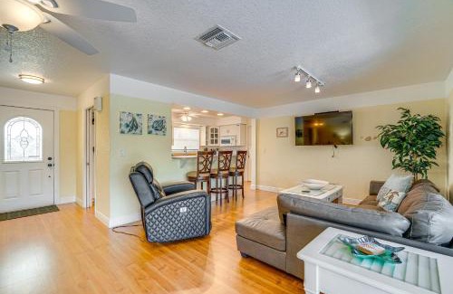 Caloosahatchee House | 4 Mi to Beach with Boat Dock Cape Coral Retreat