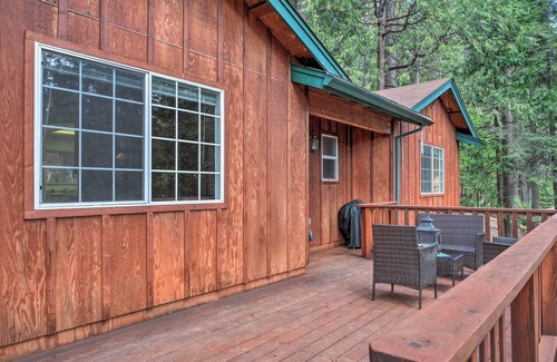 Dorrington Cabin | 4 Mi to Big Tree State Park: Serene Cabin w/Deck