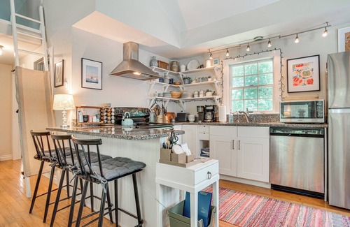 East Falmouth Cottage | 4 Mi to Bristol Beach: Cottage w/Pond & Deck