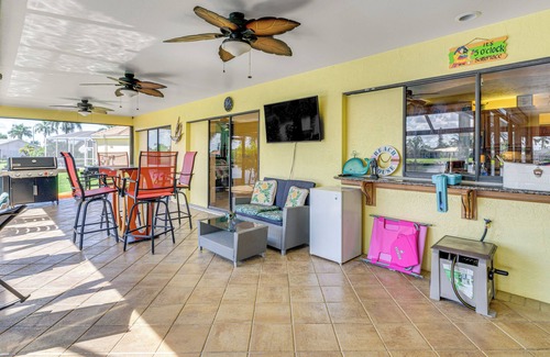 Pelican House | 4 Mi to Cape Harbour Fun! Canal-Front Oasis