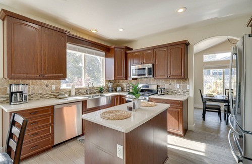 Northwest Reno House | 4 Mi to Downtown Reno: Family Retreat w/Fireplace