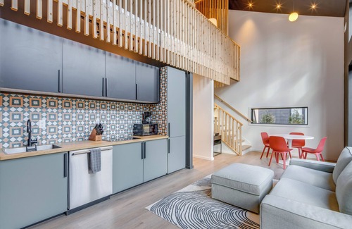 Pisgah Forest Cabin | 4 Mi to Downtown Brevard: Sleek Cabin w/Deck