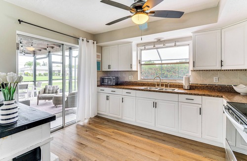Caloosahatchee House | 4 Mi to Dtwn Cape Coral: Home w/Pool & Patio