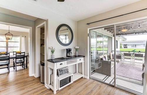 Caloosahatchee House | 4 Mi to Dtwn Cape Coral: Home w/Pool & Patio