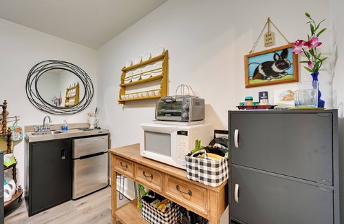 Mount Airy Apartment | 4 Mi to Dtwn: Spacious Suite in Mount Airy