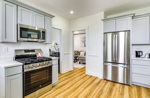 Fields Corner West Apartment | 4 Mi to Fenway Park: Pet-Friendly Dorchester Apt!