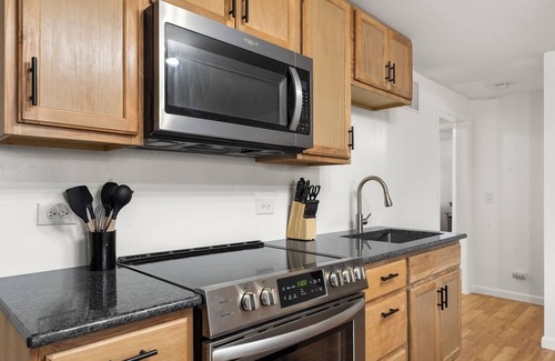 West Colorado Springs Apartment | 4 mi to Garden of Gods+Downtown+Old CO w Treehouse BSMT APT