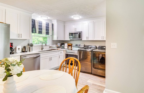 Newport News House | 4 Mi to Hampton Coliseum: Home w/Yard!