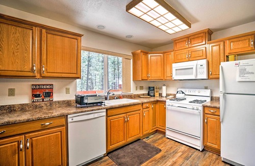 Black Bart Cabin | 4 Mi to Heavenly: Home w/Deck in South Lake Tahoe