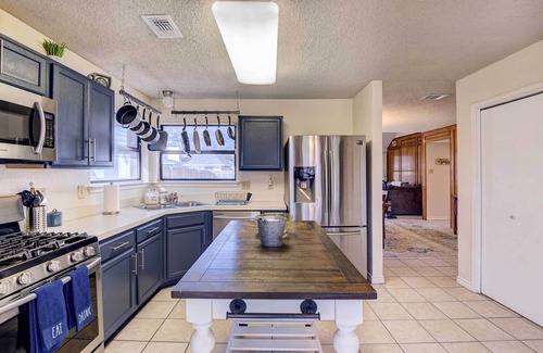 South Arlington House | 4 Mi to Joe Pool Lake: Home in Grand Prairie