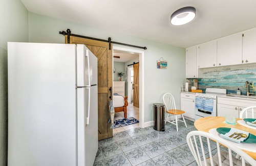 St. Pete Beach Apartment | 4 Mi to John's Pass: Cozy St Pete Beach Apt!