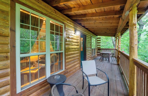 Sylvan Shores Cabin | 4 Mi to Marina: Cozy Log Cabin in Eureka Springs!