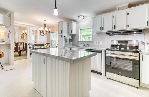 Elizabeth House | 4 Mi to Norfork Lake: Country Stay w/Farm Views!
