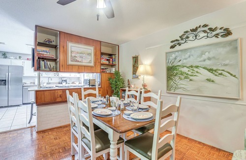 Fort Walton Beach House | 4 Mi to Okaloosa Island Beaches! Pet-Friendly Home