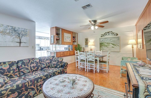 Fort Walton Beach House | 4 Mi to Okaloosa Island Beaches! Pet-Friendly Home