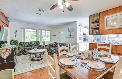 Fort Walton Beach House | 4 Mi to Okaloosa Island Beaches! Pet-Friendly Home