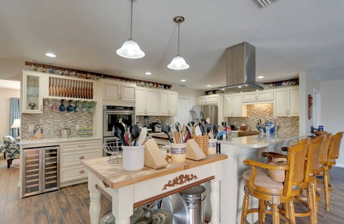 Port Charlotte - Charlotte Harbor House | 4 Mi to Port Charlotte Beach Park: Gem w/Pool