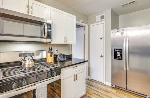 Garden City House | 4 Mi to Savannah: Home w/Gazebo & Seasonal Pool!