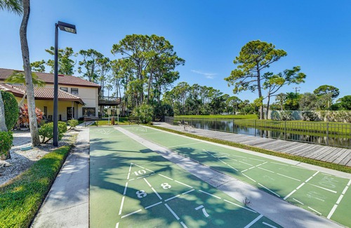 Sarasota Condo | 4 Mi to Siesta Beach: Condo w/Community Perks!