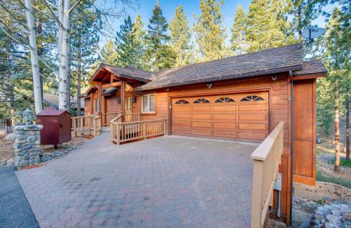 Tahoe Village House | 4 Mi to Slopes Family-Friendly Stateline Home!