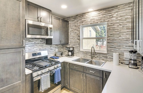 View Park-Windsor Hills House | 4 Mi to SoFi Stadium: Pet-Friendly LA Area Home