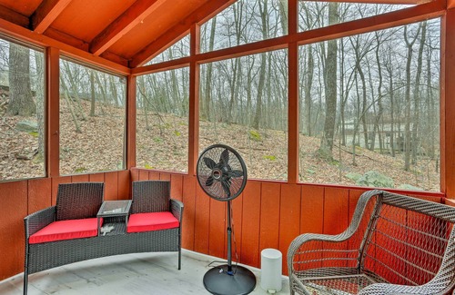 Bushkill Cabin | 4 Mi to Tubing: Cozy Bushkill Cabin w/Deck!