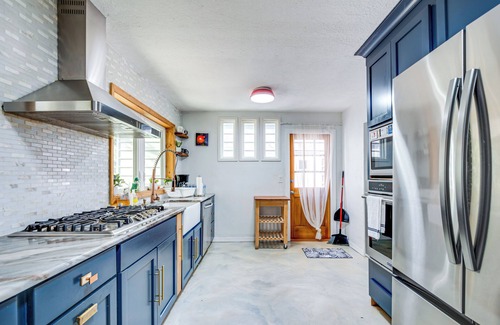Gainesville Cottage | 4 Mi to UF: Pet-Friendly Home w/Yard & Deck