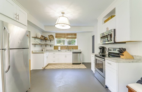 Athens Apartment | 4 Mi to UGA: Bright & Airy Athens Apartment!