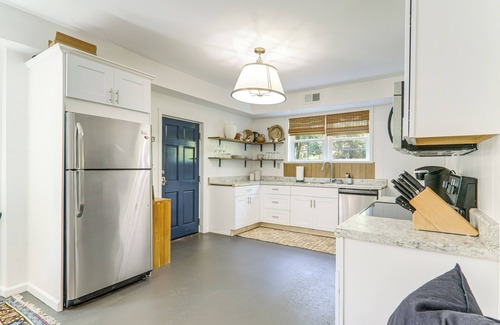 Athens Apartment | 4 Mi to UGA: Bright & Airy Athens Apartment!