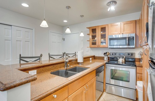 Vail Apartment | 4 Mi to Vail Ski Resort: Cozy Getaway w/Deck!