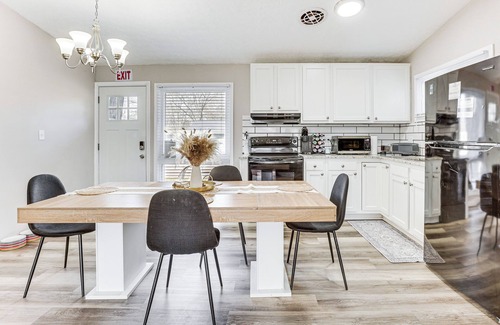 West Akron House | 4 Mi to Zoo & Dtwn Akron: Home w/Game Room!