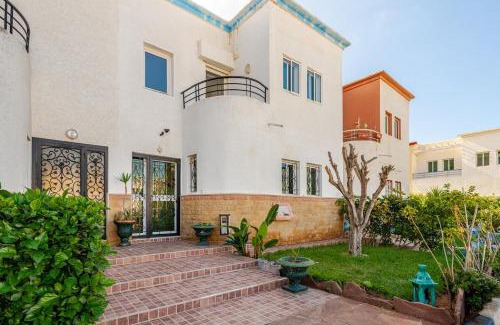 Skhirat Plage Villa | 4 min à pied de la Plage, 3 BR, Piscine, Parking