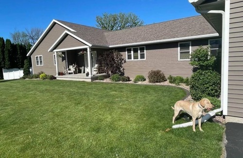 Pickett House | 4 minutes from EAA!