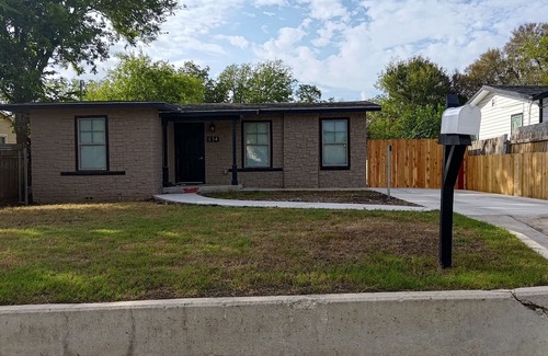 Arena District House | 4 Minutes from the ATT Center