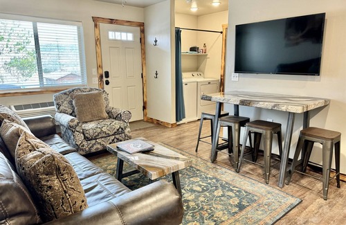 Moab South Valley House | #4 Modern Rustic Moab Getaway – Dog Friendly!