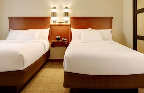 Tucson House | 4 Modern Units Near Tucson International Airport! FREE Airport Shuttle, Pool!