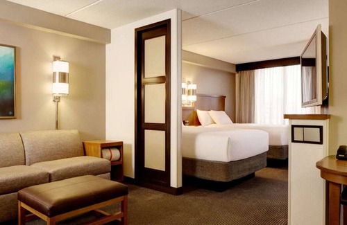 Tucson House | 4 Modern Units Near Tucson International Airport! FREE Airport Shuttle, Pool!