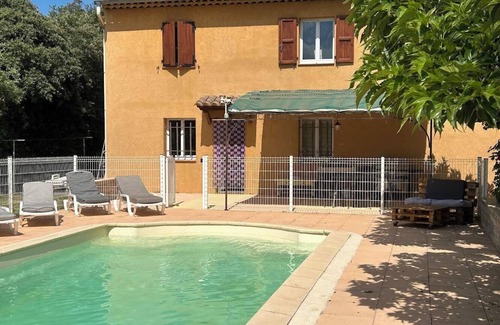 Montmeyan Apartment | 4 pers apartment 7 km from the gorges du verdon with swimming pool