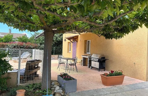 Montmeyan Apartment | 4 pers apartment 7 km from the gorges du verdon with swimming pool