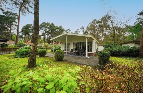Beekbergen-Zuid House | 4 pers. chalet with 2 bedrooms and a terrace