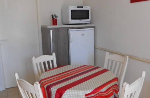 La Flotte Apartment | 4-PERSON APARTMENT GROUND FLOOR TERRACE + HEATED POOL + PRIVATE PARKING