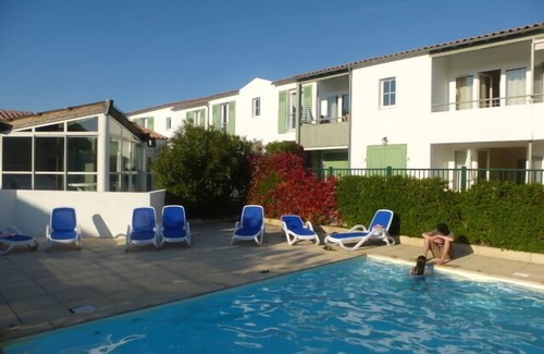 La Flotte Apartment | 4-PERSON APARTMENT GROUND FLOOR TERRACE + HEATED POOL + PRIVATE PARKING