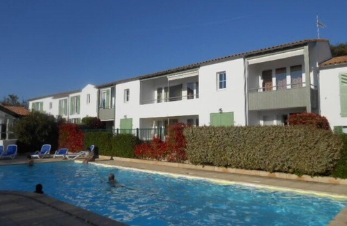 La Flotte Apartment | 4-PERSON APARTMENT GROUND FLOOR TERRACE + HEATED POOL + PRIVATE PARKING