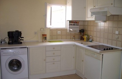 Saint-Aygulf Apartment | 4-person apartment with swimming pool a few steps from the beach located in Saint Aygulf