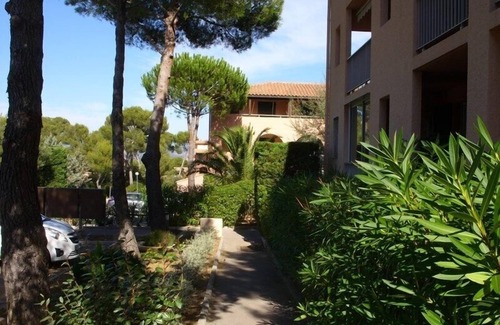 Saint-Aygulf Apartment | 4-person apartment with swimming pool a few steps from the beach located in Saint Aygulf