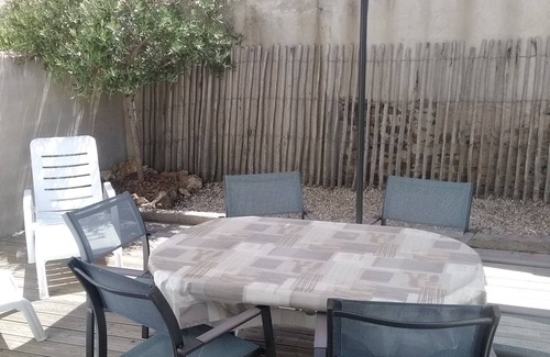 Noirmoutier-en-l'Ile House | 4-person house, in the heart of the quiet, typical village of Le Vieil, near the beach