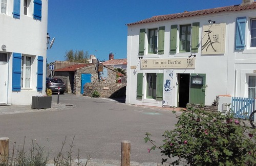 Noirmoutier-en-l'Ile House | 4-person house, in the heart of the quiet, typical village of Le Vieil, near the beach